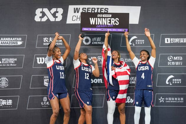 Sport Bilder des Tages (260502) -- CHENGDU, May 2, 2026 -- Team the United States celebrate during the awarding ceremony after the final match between Germany and the United States at the FIBA 3x3 Women s Series Chengdu Stop 2026 in Chengdu, southwest China s Sichuan Province, May 2, 2026. ) (SP)CHINA-CHENGDU-FIBA 3X3 WOMEN S SERIES CHENGDU STOP (CN) WangxXi 