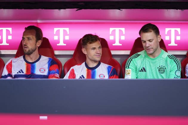 Sport Bilder des Tages Harry Kane (9 Bayern), Joshua Kimmich (6 Bayern) und Manuel Neuer (1 Bayern) auf der Ersatzbank beim Bundesligaspiel FC Bayern München - 1. FC Heidenheim am 02.05.2026. ***DFL and DFB regulations prohibit any use of photographs as image sequences and or quasi-video.*** München Allianz Arena Bayern Deutschland *** Harry Kane 9 Bayern , Joshua Kimmich 6 Bayern and Manuel Neuer 1 Bayern on the bench at the Bundesliga match FC Bayern München 1 FC Heidenheim on 02 05 2026 DFL and DFB regulations prohibit any use of photographs as image sequences and or quasi video Munich Allianz Arena Bayern Germany