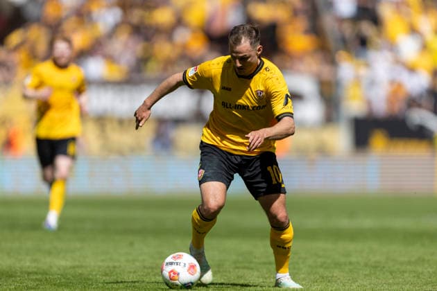 GER, Dresden, Soccer, 2 Bundesliga, Matchday 32, SG Dynamo Dresden vs 1 FC Kaiserslautern pictured from l Jakob Lemmer SG Dynamo Dresden 10 , Action with ball 02 05 2026, Rudolf Harbig Stadion Dresden DFB DFL REGULATIONS PROHIBIT ANY USE OF PHOTOGRAPHS AS IMAGE SEQUENCES AND OR QUASI VIDEO, Copyright: HMBxMedia PaulxFritz