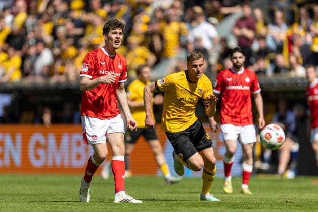 GER, Dresden, Soccer, 2 Bundesliga, Matchday 32, SG Dynamo Dresden vs 1 FC Kaiserslautern pictured from l Jakob Rasmussen 1 FC Kaiserslautern 14 , Christoph Daferner SG Dynamo Dresden 33 , Zweikampf 02 05 2026, Rudolf Harbig Stadion Dresden DFB DFL REGULATIONS PROHIBIT ANY USE OF PHOTOGRAPHS AS IMAGE SEQUENCES AND OR QUASI VIDEO, Copyright: HMBxMedia PaulxFritz