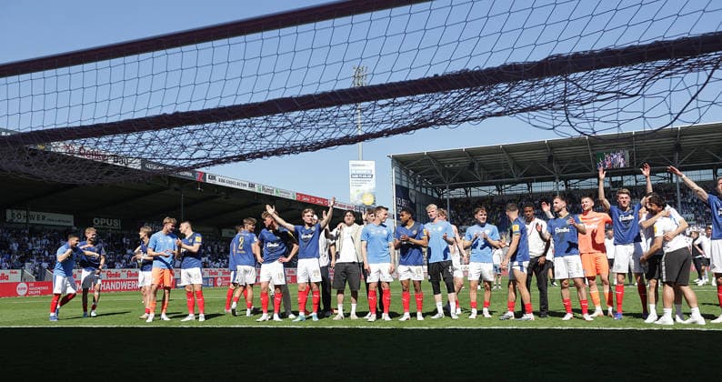 Football, Men, Season 2025 2026, 2 BL, Holstein Stadion, Holstein Kiel vs Eintracht Braunschweig, 2 0 DFL REGULATIONS PROHIBIT ANY USE OF PHOTOGRAPHS AS IMAGE SEQUENCES AND OR QUASI VIDEO