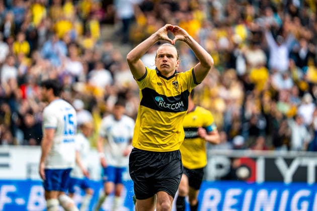 Sport Bilder des Tages Lars Timo Gindorf (Alemannia Aachen, 23) bejubelt sein Tor zum 1:1 Alemannia Aachen vs. FC Hansa Rostock, Fussball, 3. Liga, 36. Spieltag, Saison 2025 2026, 02.05.2026 DFB REGULATIONS PROHIBIT ANY USE OF PHOTOGRAPHS AS IMAGE SEQUENCES AND OR QUASI-VIDEO Alemannia Aachen vs. FC Hansa Rostock, Fussball, 3. Liga, 36. Spieltag, Saison 2025 2026, 02.05.2026 Aachen *** Lars Timo Gindorf Alemannia Aachen, 23 celebrates his goal for 1 1 Alemannia Aachen vs FC Hansa Rostock, Football, 3 Liga, Matchday 36, Season 2025 2026, 02 05 2026 DFB REGULATIONS PROHIBIT ANY USE OF PHOTOGRAPHS AS IMAGE SEQUENCES AND OR QUASI VIDEO Alemannia Aachen vs FC Hansa Rostock, Football, 3 Liga, Matchday 36, Season 2025 2026, 02 05 2026 Aachen Copyright: xEibner-Pressefoto J.xDerondeaux EP_JDU