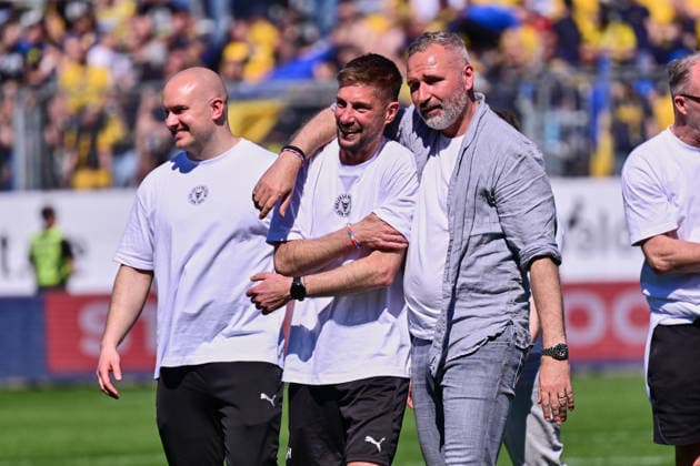 02 05 2026, Football, Men, 2 BL Bundesliga , Season 2025 2026, Holstein Kiel Eintracht Braunschweig, 32 Matchday Coach Tim Walter and Co-Coach Julian Hübner Holstein Kiel celebrates relegation Kiel, Holstein Stadion Holstein Stadion Schleswig Holstein Germany