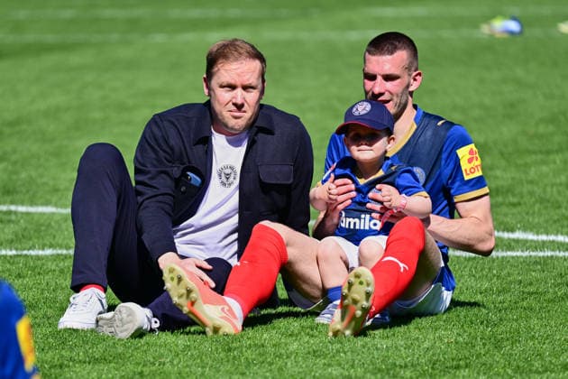 02 05 2026, Football, Men, 2 BL Bundesliga , Season 2025 2026, Holstein Kiel Eintracht Braunschweig, 32 Matchday Managing Director Sport Olaf Rebbe and David Zec Holstein Kiel celebrates relegation Kiel, Holstein Stadion Holstein Stadion Schleswig Holstein Germany