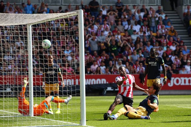 Premier League: Brentford v West Ham United LONDON, UK - 2nd May 2026: Konstantinos Mavropanos of West Ham United scores an own goal under pressure from Michael Kayode of Brentford during the Premier League match between Brentford FC and West Ham United FC at Gtech Community Stadium London Gtech Community Stadium England United Kingdom Copyright: xCraigxMercerx xPeakxActionxPhotosx