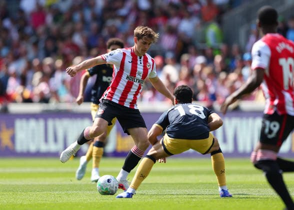 2nd May 2026; Gtech Community Stadium, Brentford, London, England; Premier League Football, Brentford versus West Ham United; Yehor Yarmoliuk of Brentford under pressure from Mateus Fernandes of West Ham United JPxFletcher