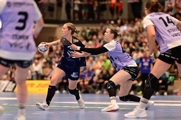 Handball I Women I Season 2025 2026 I Play Offs 5 11 I 3 Matchday I Buxtehuder SV VfL Oldenburg I 02 05 2026 Johanna Andresen 18, Buxtehuder Sportverein Lisa Marie Fragge 44, VfL Oldenburg Buxtehude Halle Nord Niedersachsen Germany Copyright: xLobeca FelixxSchlikisx