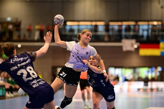 Handball I Women I Season 2025 2026 I Play Offs 5 11 I 3 Matchday I Buxtehuder SV VfL Oldenburg I 02 05 2026 Throw Joanna Granicka 21, VfL Oldenburg Buxtehude Halle Nord Niedersachsen Germany Copyright: xLobeca FelixxSchlikisx