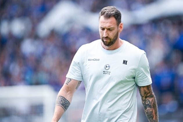 Sport Bilder des Tages 2. Bundesliga - 25 26 - Arminia Bielefeld - VfL Bochum am 02.05.2026 in der SchücoArena in Bielefeld Trainer Mitch Kniat (Bielefeld) *** 2 Bundesliga 25 26 Arminia Bielefeld VfL Bochum on 02 05 2026 at the SchücoArena in Bielefeld Coach Mitch Kniat Bielefeld MT