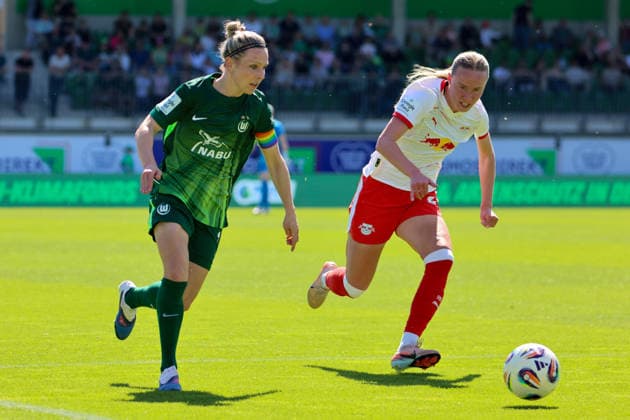 Wolfsburg, Germany 02 May 2026 1 Womens Bundesliga 24 Matchday VfL Wolfsburg vs RB Leipzig In the picture from left in the duel Svenja Huth VfL and Nikoline Dudek RB Leipzig Copyright: HMBxMedia MadeleinexFantini