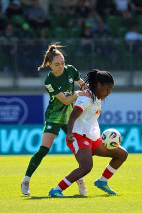 Wolfsburg, Germany 02 May 2026 1 Womens Bundesliga 24 Matchday VfL Wolfsburg vs RB Leipzig In the picture from left in the duel Sophia Kleinherne VfL and Delice Boboy RB Leipzig Copyright: HMBxMedia MadeleinexFantini