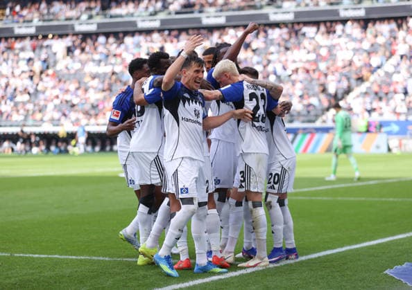 Sport Bilder des Tages 02.05.2026, Fussball Bundesliga, Eintracht Frankfurt - Hamburger SV, v.l., Torjubel zum 1:1 durch Albert Gronbaek (Hamburger SV), Goal celebration, celebrate the goal DFL DFB REGULATIONS PROHIBIT ANY USE OF PHOTOGRAPHS AS IMAGE SEQUENCES AND OR QUASI-VIDEO. xdcx *** 02 05 2026, Soccer Bundesliga, Eintracht Frankfurt Hamburger SV, v l , Goal celebration, celebrate the goal DFL DFB REGULATIONS PROHIBIT ANY USE OF PHOTOGRAPHS AS IMAGE SEQUENCES AND OR QUASI VIDEO xdcx Copyright: HMBxMedia Claus