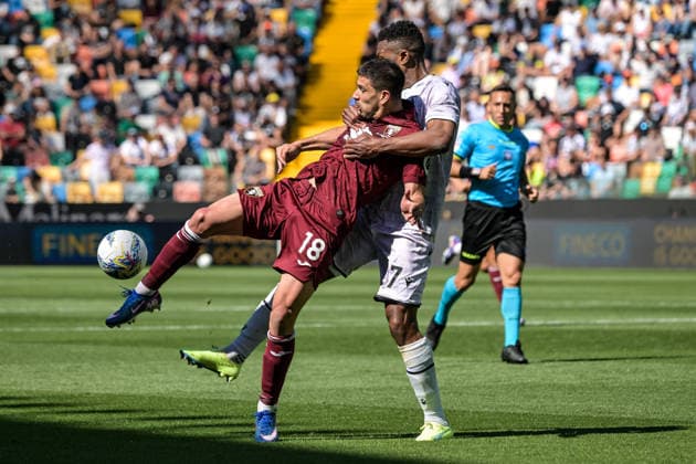 CALCIO - Serie A - Udinese Calcio vs Torino FC Torino s Che Adams hindered by Udinese s Christian Kabasele during Udinese Calcio vs Torino FC, Italian soccer Serie A match in Udine, Italy, May 02 2026 Udine Italy  Copyright: xIPAxSport ABACAx
