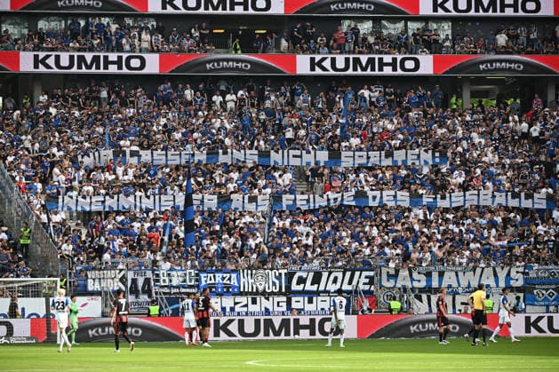 Sport Bilder des Tages 02.05.2026, xjhx, Fussball 1.Bundesliga, Eintracht Frankfurt - Hamburger SV v.l. Fans Schals Stimmung, Spruchband, Banner Hamburger SV (DFL DFB REGULATIONS PROHIBIT ANY USE OF PHOTOGRAPHS as IMAGE SEQUENCES and or QUASI-VIDEO) Frankfurt am Main *** 02 05 2026, xjhx, Fussball 1 Bundesliga, Eintracht Frankfurt Hamburger SV v l Fans Schals Stimmung, Spruchband, Banner Hamburger SV DFL DFB REGULATIONS PROHIBIT ANY USE OF PHOTOGRAPHS as IMAGE SEQUENCES and or QUASI VIDEO Frankfurt am Main