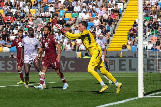 CALCIO - Serie A - Udinese Calcio vs Torino FC Torino s Alberto Paleari saves the ball during Udinese Calcio vs Torino FC, Italian soccer Serie A match in Udine, Italy, May 02 2026 Udine Italy  Copyright: xIPAxSport ABACAx