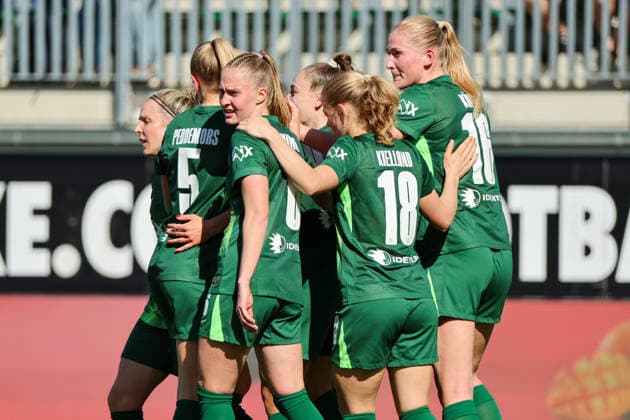 Wolfsburg, Germany 02 May 2026 1 Womens Bundesliga 24 Matchday VfL Wolfsburg vs RB Leipzig In the picture goal scorer Lena Lattwein VfL , hidden in the picture, makes the goal to 2 1 for Wolfsburg and cheers with her teammates Copyright: HMBxMedia MadeleinexFantini