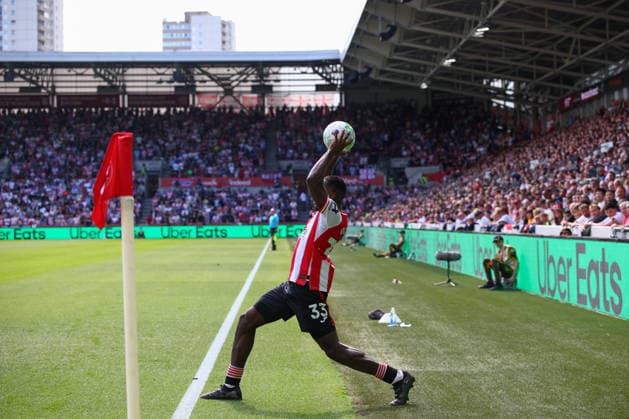 Premier League: Brentford v West Ham United LONDON, UK - 2nd May 2026: Michael Kayode of Brentford takes a long throw-in during the Premier League match between Brentford FC and West Ham United FC at Gtech Community Stadium London Gtech Community Stadium England United Kingdom Copyright: xCraigxMercerx xPeakxActionxPhotosx