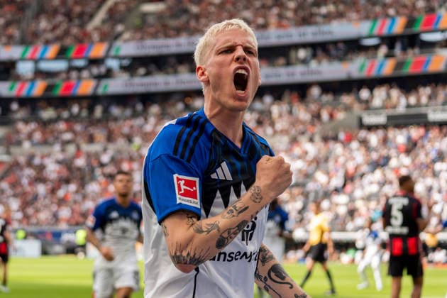 Sport Bilder des Tages Jubel zum Tor zum 1:1 durch Albert Gronbaek (Hamburger SV, 23), GER, Eintracht Frankfurt vs. Hamburger SV, Fussball, Bundesliga, 32. Spieltag, Saison 2025 2026, 02.05.2026, DFL REGULATIONS PROHIBIT ANY USE OF PHOTOGRAPHS AS IMAGE SEQUENCES AND OR QUASI-VIDEO, GER, Eintracht Frankfurt vs. Hamburger SV, Fussball, Bundesliga, 32. Spieltag, Saison 2025 2026, 02.05.2026 Frankfurt am Main *** Celebration for the goal to 1 1 by Albert Gronbaek Hamburger SV, 23 , GER, Eintracht Frankfurt vs Hamburger SV, Football, Bundesliga, Matchday 32, Season 2025 2026, 02 05 2026, DFL REGULATES PROHIBIT ANY USE OF PHOTOGRAPHS AS IMAGE SEQUENCES AND OR QUASI VIDEO, GER, Eintracht Frankfurt vs Hamburger SV, Football, Bundesliga, Matchday 32, Season 2025 2026, 02 05 2026 Frankfurt am Main Copyright: xEibner-Pressefoto Jan-NiclasxGrox EP_JGG