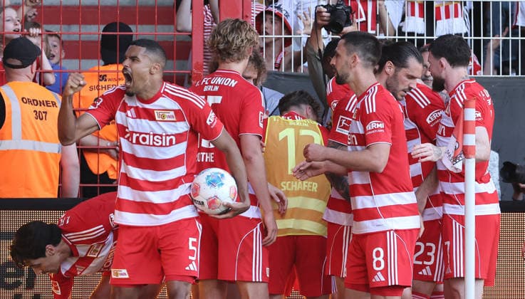 Sport Bilder des Tages Livan Burcu jubelt nach Tor zum 2:2 mit Teamkollegen Freude Emotion Fußball Fussball Bundesliga Herren DFL 32. Spieltag Saison 2025 2026 02.05.2026 1.FC Union Berlin FCU vs. 1.FC Köln DFL regulations prohibit any use of photographs as image sequences and or quasi-video. *** Livan Burcu celebrates after scoring 2 2 with teammates Joy Emotion Sport Football Soccer Bundesliga Men DFL 32 Matchday Season 2025 2026 02 05 2026 1 FC Union Berlin FCU vs 1 FC Köln DFL regulations prohibit any use of photographs as image sequences and or quasi video