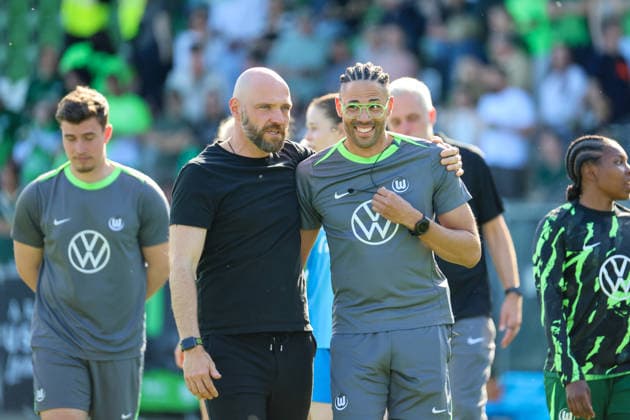 Wolfsburg, Germany 02 May 2026 1 Womens Bundesliga 24 Matchday VfL Wolfsburg vs RB Leipzig In the picture from left coach Stephan Lerch VfL at the final round after the home win against RB Leipzig Copyright: HMBxMedia MadeleinexFantini