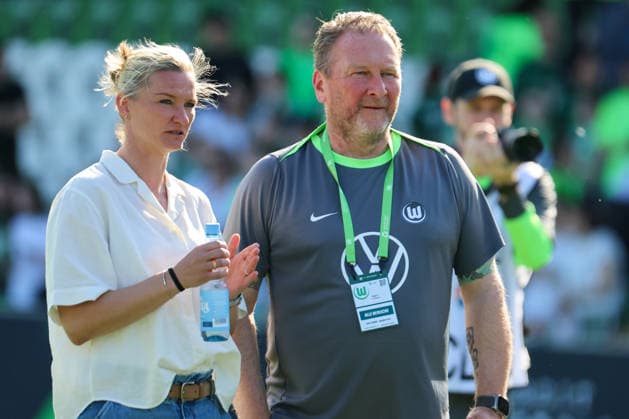 Wolfsburg, Germany 02 May 2026 1 Womens Bundesliga 24 Matchday VfL Wolfsburg vs RB Leipzig Pictured from left Alexandra Popp VfL celebrating after the home win against RB Leipzig Copyright: HMBxMedia MadeleinexFantini
