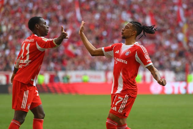 Sport Bilder des Tages Torjubek Michael OLISE (Bayern Muenchen) nach Tor zum 3-3 mit li:Nicolas JACKSON (Bayern Muenchen),Jubel,Freude,Begeisterung, Aktion, Fussball 1. Bundesliga Saison 2025 2026, 32.Spieltag, Spieltag32 FC Bayern Muenchen - 1.FC Heidenheim 3-3 am 02.05.2026 , A L L I A N Z A R E N A. *** Goal jubek Michael OLISE Bayern Muenchen after goal to 3 3 with li Nicolas JACKSON Bayern Muenchen ,Jubel,Freude,Begeisterung, Aktion, Fußball 1 Bundesliga Saison 2025 2026, 32 Spieltag, Spieltag32 FC Bayern Muenchen 1 FC Heidenheim 3 3 am 02 05 2026 , A L L I A N Z A R E N A