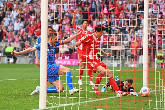 Sport Bilder des Tages Tor zum 3-3 von Michael OLISE (Bayern Muenchen-nicht im Bild, Torwart Diant RAMAJ (Heidenheim), Minjae KIM (FC Bayern Muenchen), Patrick MAINKA (Heidenheim),Strafraumszene. Fussball 1. Bundesliga Saison 2025 2026, 32.Spieltag, Spieltag32 FC Bayern Muenchen - 1.FC Heidenheim 3-3 am 02.05.2026 , A L L I A N Z A R E N A. *** Goal for 3 3 by Michael OLISE Bayern Muenchen not in picture, Goalkeeper Diant RAMAJ Heidenheim , Minjae KIM FC Bayern Muenchen , Patrick MAINKA Heidenheim ,Penalty area scene Soccer 1 Bundesliga season 2025 2026, 32 Matchday, Matchday32 FC Bayern Muenchen 1 FC Heidenheim 3 3 on 02 05 2026 , A L L I A N Z A R E N A