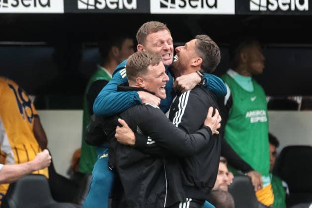 Premier League: Newcastle Untied v Brighton & Hove Albion Eddie Howe manager of Newcastle United celebrates the goal of Harvey Barnes of Newcastle United with Jason Tindall Newcastle United first team coach during the Premier League match Newcastle Untied vs Brighton & Hove Albion at St. James s Park, Newcastle, United Kingdom on 02 May 2026 (Photo by Mark Cosgrove News Images) Newcastle St. James s Park Tyne and Wear United Kingdom Copyright: xMarkxCosgrove NewsxImagesx
