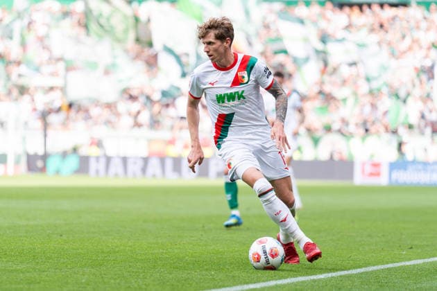 Kristijan Jakic FC Augsburg, 17 in dribbling, GER, SV Werder Bremen vs FC Augsburg, Football, Bundesliga, Matchday 32, Season 2025 2026, 02 05 2026 DFL REGULATIONS PROHIBIT ANY USE OF PHOTOGRAPHS AS IMAGE SEQUENCES AND OR QUASI VIDEO GER, SV Werder Bremen vs FC Augsburg, Football, Bundesliga, Matchday 32, Season 2025 2026, 02 05 2026 Bremen Copyright: xEibner-Pressefoto MaxxVincenx EP_MVN