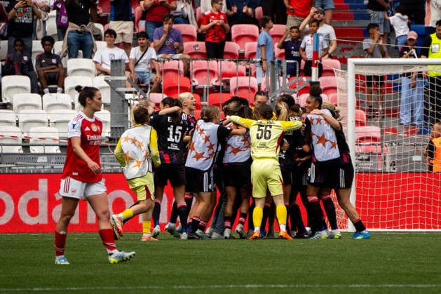 OL Lyonnes - Arsenal à Décines-Charpieu le 2 mai 2026. Nicolas Liponne MAXPPP - Décines-Charpieu 02 05 2026 Match de football entre l OL Lyonnes (Lyon) et Arsenal Women Football Club dans le cadre de la demi-finale retour de la ligue des champions féminin au Groupama Stadium à Décines-Charpieu le 2 mai 2026. Soccer match between OL Lyonnes (Lyon) and Arsenal Women s Football Club in the second leg of the Women s Champions League semifinals at Groupama Stadium in Décines-Charpieu on May 2, 2026. Décines-Charpieu Auvergne Rhône-Alpes France  Copyright: xMAXPPPxNicolasxLiponnex NLP202605029453 NLP202605029453