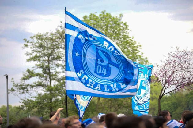 Germany Football 2 Bundesliga 2025 2026, 32 matchday FC Schalke 04 vs Fortuna Düsseldorf Veltins Arena Schalke promotion euphoria, Schalke 04 fans, fan march, Nordkurve, Ultras, Supporters, blue and white, flags, banners, crowd, crowd of people, cheering, raised hands, emotions, soccer culture, Ruhr area, matchday, Bundesliga, away fans, pyrotechnics, smoke, street parade, event, media interest Copyright: xJaninexHonertx