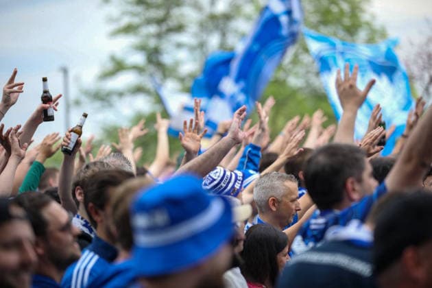 Germany Football 2 Bundesliga 2025 2026, 32 matchday FC Schalke 04 vs Fortuna Düsseldorf Veltins Arena Schalke promotion euphoria, Schalke 04 fans, fan march, Nordkurve, Ultras, Supporters, blue and white, flags, banners, crowd, crowd of people, cheering, raised hands, emotions, soccer culture, Ruhr area, matchday, Bundesliga, away fans, pyrotechnics, smoke, street parade, event, media interest Copyright: xJaninexHonertx