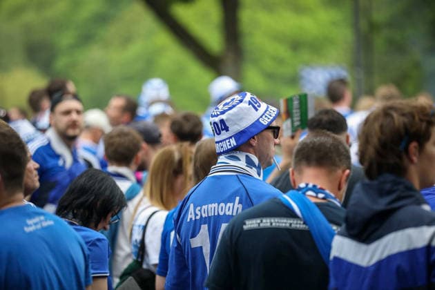 Germany Football 2 Bundesliga 2025 2026, 32 matchday FC Schalke 04 vs Fortuna Düsseldorf Veltins Arena Schalke promotion euphoria, Schalke 04 fans, fan march, Nordkurve, Ultras, Supporters, blue and white, flags, banners, crowd, crowd of people, cheering, raised hands, emotions, soccer culture, Ruhr area, matchday, Bundesliga, away fans, pyrotechnics, smoke, street parade, event, media interest Copyright: xJaninexHonertx