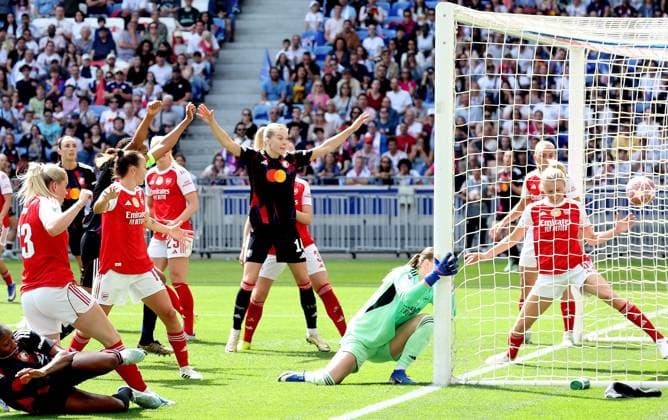 Sport Bilder des Tages Demie finale retour UEFA OL Arsenal PHOTOPQR LE PROGRES Richard MOUILLAUD - Décines-Charpieu 02 05 2026 - Demie finale retour UEFA OL Arsenal -Demie finale retour UEFA OL Arsenal 2eme but lyonnais marqué par Diani Décines-Charpieu Rhône Rhône-Alpes France  Copyright: xPHOTOPQR LExPROGRES MAXPPPxRichardxMOUILLAUDx 20260502LPL9515 20260502LPL9515