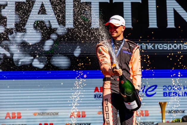 Sport Bilder des Tages Nico Müller Sieger Formel E Rennen 7 (Porsche Formula E Team, Schweiz, 51), DEU, Formel E Weltmeisterschaft, Berlin E-Prix Rennen 7, Berlin Tempelhofer Feld, Saison 2025 2026, 02.05.2026 DEU, Formel E Weltmeisterschaft, Berlin E-Prix Rennen 7, Berlin Tempelhofer Feld, Saison 2025 2026, 02.05.2026 Berlin *** Nico Müller Winner Formula E Race 7 Porsche Formula E Team, Switzerland, 51 , DEU, Formula E World Championship, Berlin E Prix Race 7, Berlin Tempelhofer Feld, 2025 2026 season, 02 05 2026 DEU, Formula E World Championship, Berlin E Prix Race 7, Berlin Tempelhofer Feld, 2025 2026 season, 02 05 2026 Berlin Copyright: xEibner-Pressefoto MarcelxFischerx EP_MFI
