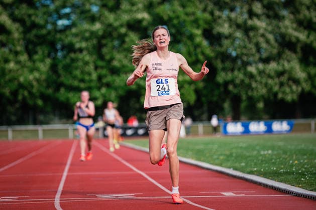 Sport Bilder des Tages DM: Langstrecke Celle, 02.05.2026 Julia Ehrle (241, LG farbtex Nordschwarzwald, WÜ) wird deutsche Meisterinnen WJ U20; Leichtathletik, Deutsche Meisterschaften, Langstrecke, Celle am 02.05.2026 im Otto-Schade-Stadion, Celle *** DM Long Distance Celle, 02 05 2026 Julia Ehrle 241, LG farbtex Nordschwarzwald, WÜ becomes German Champion WJ U20 Athletics, German Championships, Long Distance, Celle on 02 05 2026 at Otto Schade Stadium, Celle Copyright: xBEAUTIFULxSPORTS Tonhäuserx