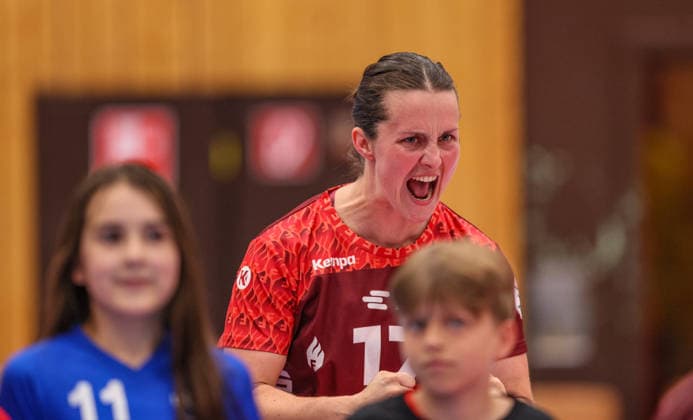 GER, Bensheim, HSG Bensheim Auerbach Flames vs Borussia Dortmund, Alsco Handball Bundesliga Frauen, Handball, DHB, Spielzeit 2025 2026, Weststadthalle Bensheim, Playoff Semifinal, 2 Spiel im Bild Lisa Friedberger HSG Bensheim Auerbach Flames Frauen 17 , farewell, emotions, last game DFB DFL REGULATIONS PROHIBIT ANY USE OF PHOTOGRAPHS AS IMAGE SEQUENCES AND OR QUASI VIDEO, 02 05 2026 Copyright: HMBxMedia HendrikxHamelau