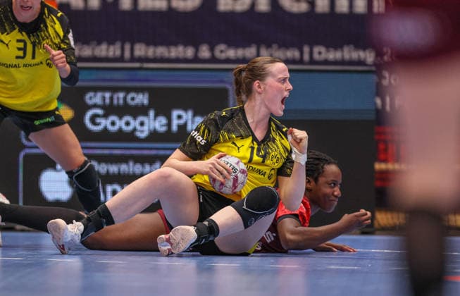 GER, Bensheim, HSG Bensheim Auerbach Flames vs Borussia Dortmund, Alsco Handball Bundesliga Frauen, handball, DHB, season 2025 2026, Weststadthalle Bensheim, playoff semi-final, 2 Match in picture f l Alieke van Maurik Borussia Dortmund Handball 14 , Ndidi Agwunedu HSG Bensheim Auerbach Flames Women 15 , Emotions DFB DFL REGULATIONS PROHIBIT ANY USE OF PHOTOGRAPHS AS IMAGE SEQUENCES AND OR QUASI VIDEO, 02 05 2026 Copyright: HMBxMedia HendrikxHamelau