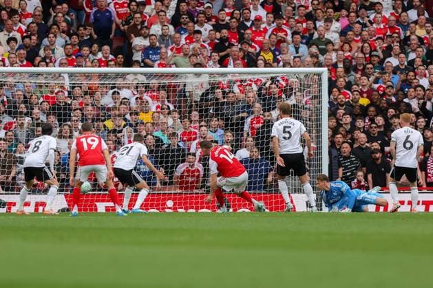 Viktor Gyoekeres of Arsenal scores his team s first goal Arsenal v Fulham, Football, Premier League, Emirates Stadium, London, UK - 02 05 2026 EDITORIAL USE ONLY No use with unauthorised audio, video, data, fixture lists, club league logos or live services. Online in-match use limited to 120 images, no video emulation. No use in betting, games or single club league player publications.  Copyright: xAnthonyxHanc Shutterstockx 16856541a