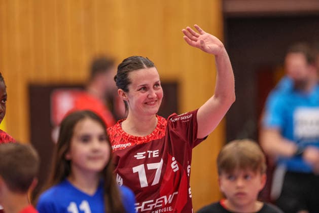 GER, Bensheim, HSG Bensheim Auerbach Flames vs Borussia Dortmund, Alsco Handball Bundesliga Frauen, Handball, DHB, Spielzeit 2025 2026, Weststadthalle Bensheim, Playoff Semifinal, 2 Spiel im Bild Lisa Friedberger HSG Bensheim Auerbach Flames Frauen 17 , farewell, emotions, last game DFB DFL REGULATIONS PROHIBIT ANY USE OF PHOTOGRAPHS AS IMAGE SEQUENCES AND OR QUASI VIDEO, 02 05 2026 Copyright: HMBxMedia HendrikxHamelau