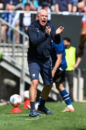 2 Bundesliga 25 26 Arminia Bielefeld VfL Bochum on 02 05 2026 in the SchücoArena in Bielefeld Coach Uwe Rösler Roesler Bochum dissatisfied, disappointed, disappointed, dejected MT