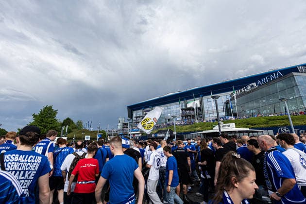 2 Fußball Bundesliga Schalke 04 Fortuna Düsseldorf 02 05 2026 Fans of Schalke 04 in front of the stadium 2 Fußball Bundesliga Schalke 04 Fortuna Düsseldorf Veltins Arena, Gelsenkirchen 02 05 2026 DFL regulations prohibit any use of photographs as image sequences and or quasi video Copyright: xBEAUTIFULxSPORTS Buriakovx