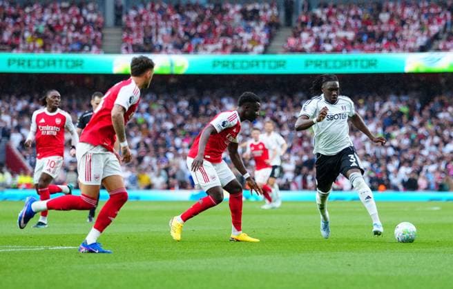 Calvin Bassey of Fulham attacks Arsenal v Fulham, Premier League, Football, Emirates Stadium, London , UK - 02 May 2026London Emirates Stadium United Kingdom EDITORIAL USE ONLY No use with unauthorised audio, video, data, fixture lists, club league logos or live services. Online in-match use limited to 120 images, no video emulation. No use in betting, games or single club league player publications.  Copyright: xJavierxGarcia Shutterstockx 16854566af