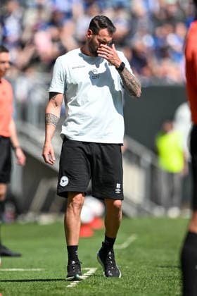 2 Bundesliga 25 26 Arminia Bielefeld VfL Bochum on 02 05 2026 in the SchücoArena in Bielefeld Coach Mitch Kniat Bielefeld dissatisfied, disappointed, disappointed, dejected MT