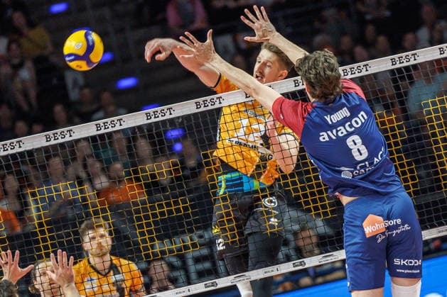 02 05 26, Berlin, Volleyball, Final, Matchday 2, Berlin Recycling Volleys SVG Lüneburg Florian Krage BR Volleys plays the ball against Cole Young SVG Lüneburg Final, Matchday 2, Berlin Recycling Volleys SVG Lüneburg