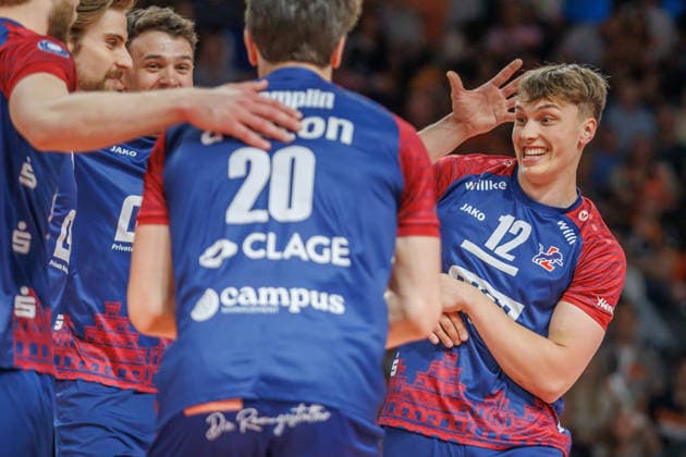 02 05 26, Berlin, Volleyball, Final, Matchday 2, Berlin Recycling Volleys SVG Lüneburg Santeri Välimaa SVG Lüneburg celebrates with his teammates after winning a point Final, Matchday 2, Berlin Recycling Volleys SVG Lüneburg