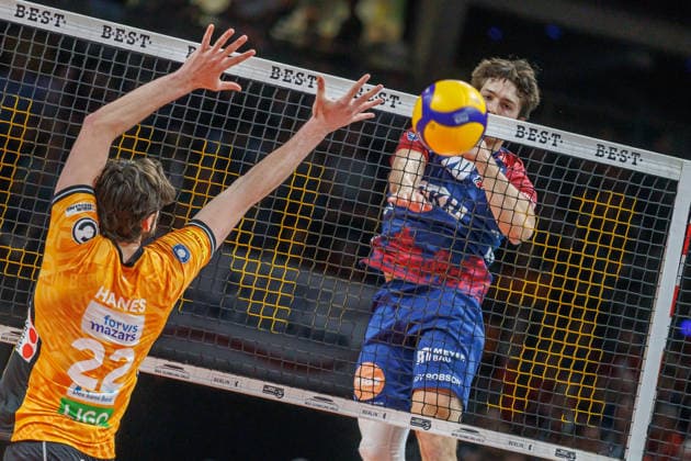 02 05 26, Berlin, Volleyball, Final, Matchday 2, Berlin Recycling Volleys SVG Lüneburg Ethan Champlin SVG Lüneburg plays the ball against Jake Hanes BR Volleys Final, Matchday 2, Berlin Recycling Volleys SVG Lüneburg