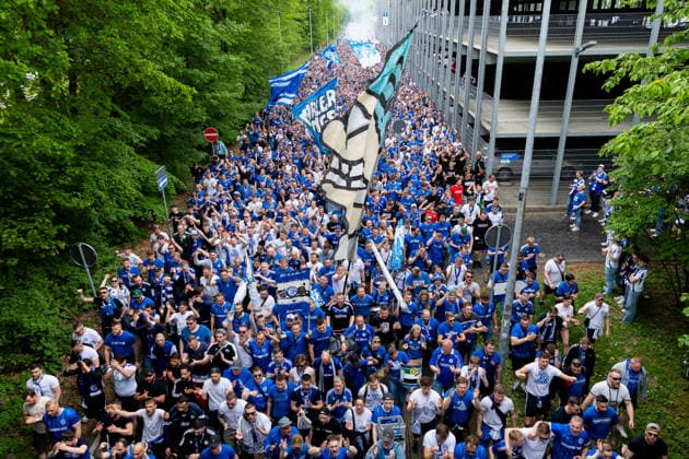 02 05 2026, 32 matchday in the 2 Bundesliga, FC Schalke 04 Fortuna Düsseldorf fan march goes over the Stan Libuda Weg towards the stadium Gelsenkirchen Veltins Arena NRW Germany xRHR PHOTO DEx Copyright: DennisxEwert RHR-FOTOx RHR-FOTO DE