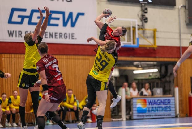 GER, Bensheim, HSG Bensheim Auerbach Flames vs Borussia Dortmund, Alsco Handball Bundesliga Frauen, handball, DHB, season 2025 2026, Weststadthalle Bensheim, playoff semi-final, 2 Match in picture f l Emma Olsson Borussia Dortmund 29 , Lena Degenhardt HSG Bensheim Auerbach Flames Women 8 DFB DFL REGULATIONS PROHIBIT ANY USE OF PHOTOGRAPHS AS IMAGE SEQUENCES AND OR QUASI VIDEO, 02 05 2026 Copyright: HMBxMedia HendrikxHamelau