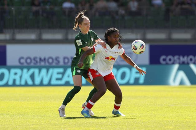 VfL vs Leipzig, BL Women Wolfsburg, 02 05 2026, Football, Women, Google Pixel Bundesliga, Season 2025 2026, VfL Wolfsburg vs RB Leipzig, Sophia Kleinherne VfL Wolfsburg , Delice Boboy RB Leipzig AOK Stadion Niedersachsen Germany